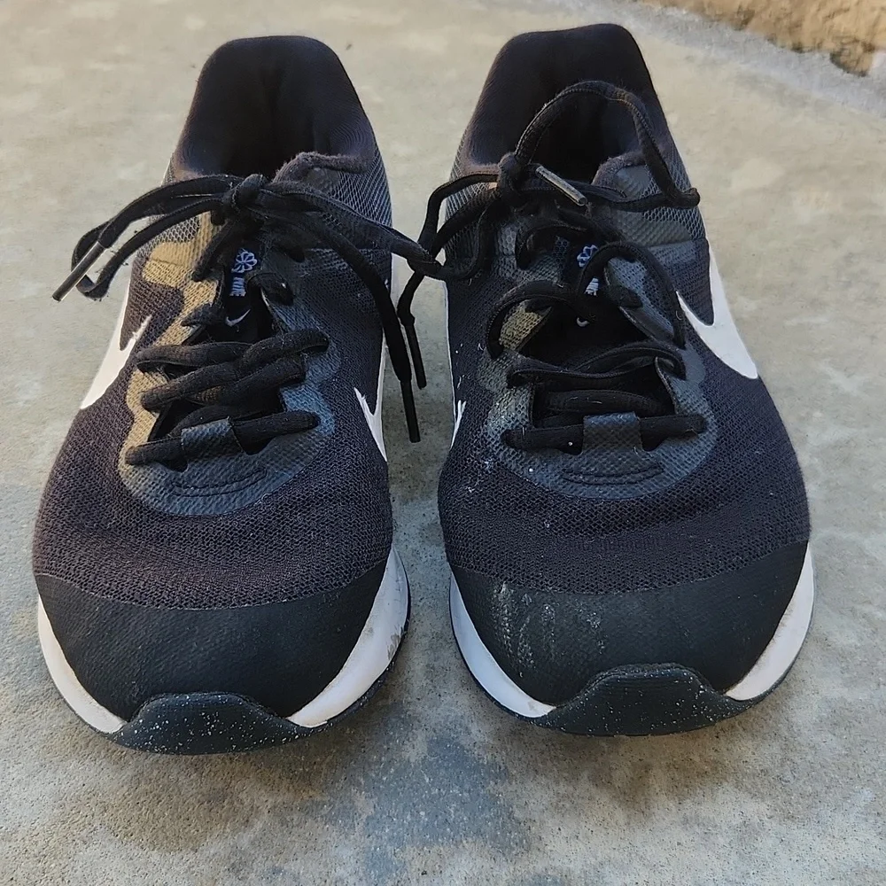 Nike black sneakers